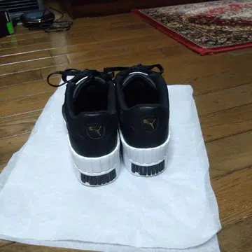 Puma 블랙 스니커즈 통굽