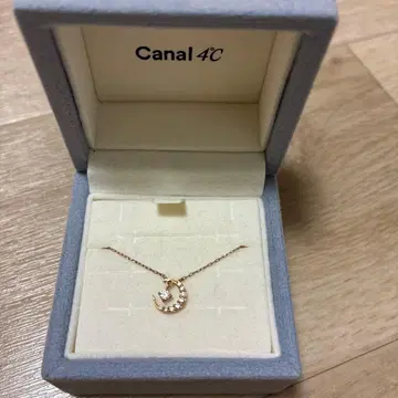 Canal 4C 달 모양 목걸이