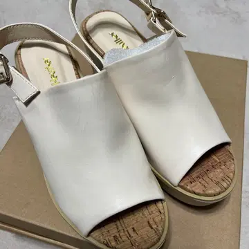 Heather 화이트 샌들 하이힐