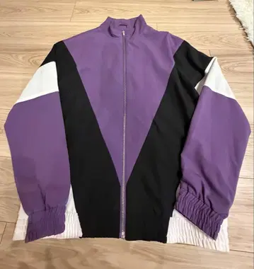 나일론 자켓 보라색 블랙 화이트 V자 디자인