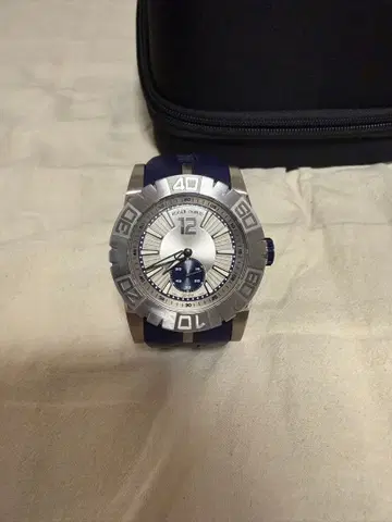 ROGER DUBUIS 아날로그 손목시계 실버/네이비