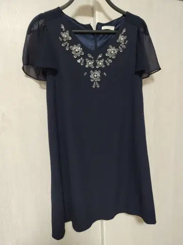 MIIA 네이비 플라워 자수 시스루 소매 드레스