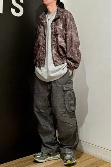 [BEAMS] 빅 6 포켓 데님 카고 팬츠