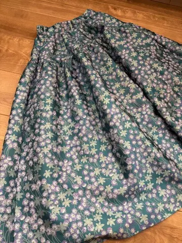 [컨디션 최상] 마차트 자카드 총 꽃무늬 스커트