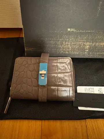 M.U.L 하프 지갑 크로커 오크 다크 페인트 있음