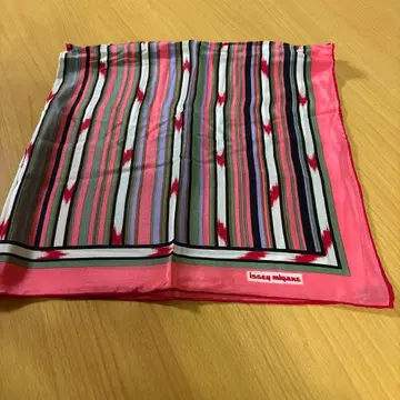 Issey Miyake 스트라이프 실크 스카프