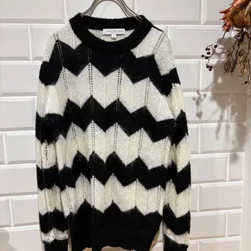 어반 리서치 니트 모헤어 혼방 지그재그 개성있는 M 사이즈