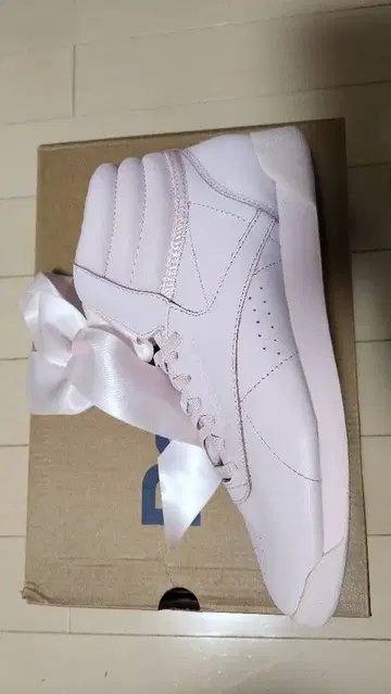 Reebok FREESTYLE HI SATIN BOW