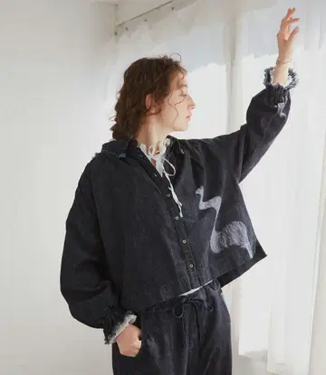 nest Robe 코튼 린넨 던가리 트리밍 프릴 블라우스