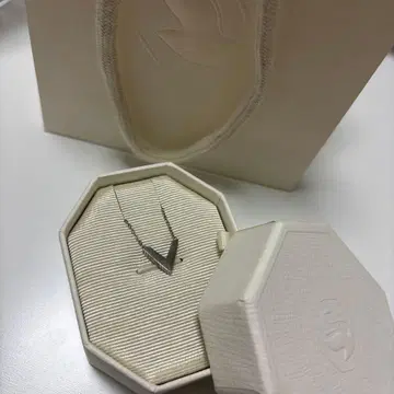 실버 V자형 펜던트 목걸이