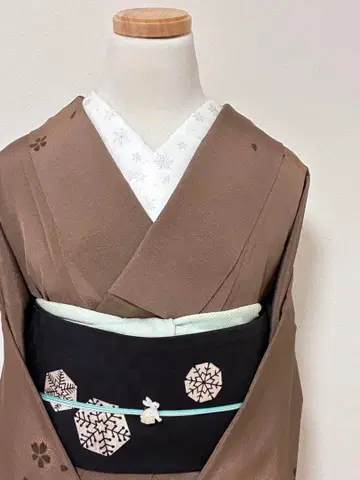 이중 기모노 코몬 날개 패턴 눈꽃과 꽃 화장 68.5cm 순수 실크