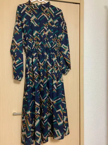 기하학 패턴 긴팔 롱 원피스 그린 네이비