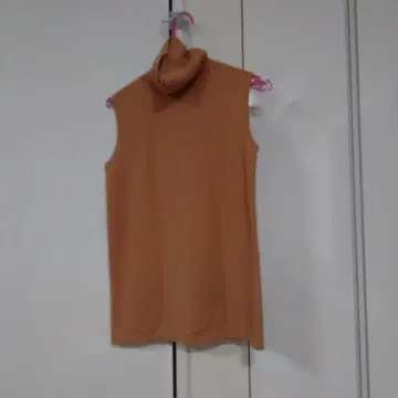 오렌지 슬리브리스 터틀넥 니트