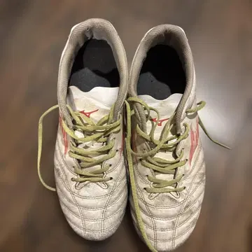 미즈노 스파이크 슈즈 화이트