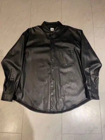 블랙 가죽 버튼업 셔츠