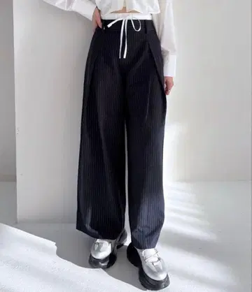 네이비 스트라이프 와이드 팬츠 드로우 스트링