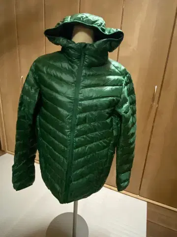 새상품급 유니클로 울트라 라이트 다운 파카 그린 UNIQLO 남성용 M