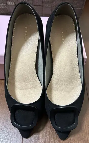 RANDA 블랙 스웨이드 플랫슈즈 스퀘어토