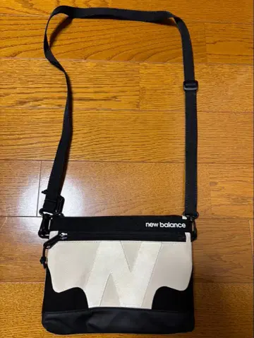 new balance 숄더백 베이지/블랙