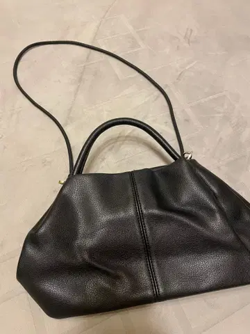 블랙 가죽 숄더백
