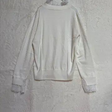 RAY BEAMS 화이트 레이온 니트 목 부분 소매 아래 레이스