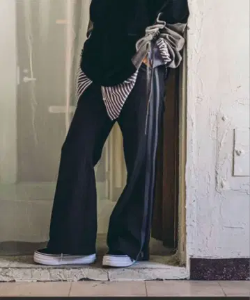 [ MODE NORM CORE ] 이지 플레어 라인 팬츠