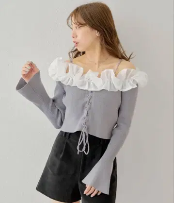 chico 프릴 도킹 소매 플레어 니트