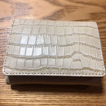 BEAMS 아이보리 크로커다일 패턴 3단 폴더형 지갑