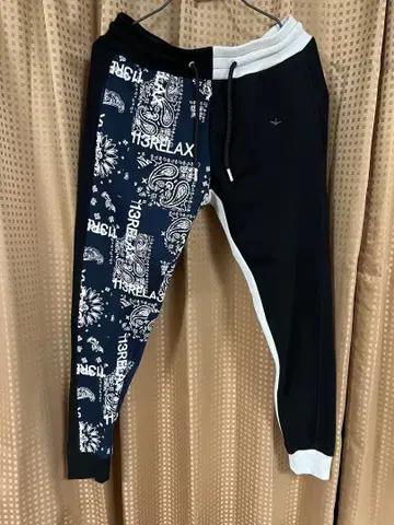 1PlU1UGUALE3RELAX 반다나 패턴 절개 조거 팬츠 M