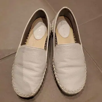 DIANA 화이트 가죽 슬립온