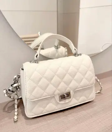 Kerry 퀼팅 체인 백 화이트