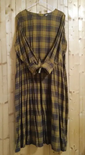 새상품 써니클라우드 브라운과 벽돌색 체크 원피스