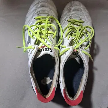 미즈노 축구화 스파이크 화이트/레드