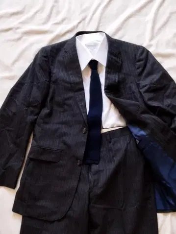 그레이 스트라이프 Limited Edition 수트