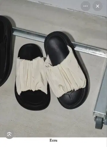 todayful 개더 볼륨 샌들