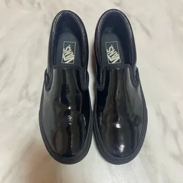 VANS 블랙 에나멜 슬립온 통굽 23.5cm