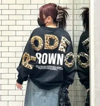 신상 애니멀 인조 모피 아플리케 맨투맨 블랙 FREE 5500엔