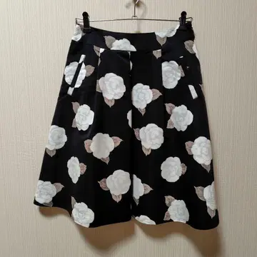 엠즈 그레이시 플레어 스커트