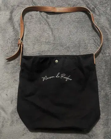 MAISON DE REEFUR 블랙 숄더백