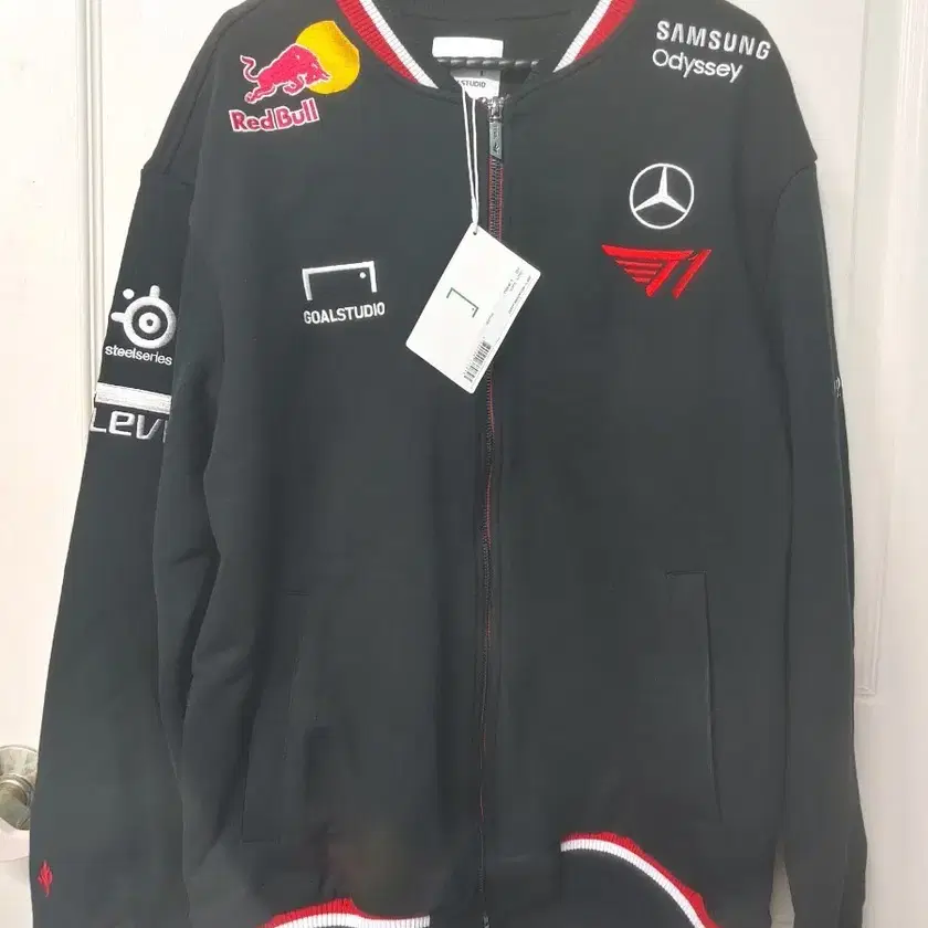 T1 2025 2nd Uniform Jacket Gumayusi Marking on Bunjang Global Site.