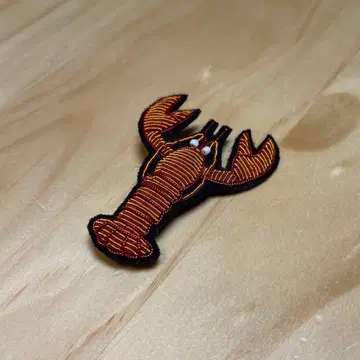 마콘앤드레스코어 랍스터 자수 브로치