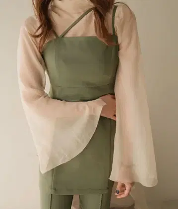 마이딜 크로스 무릎 기장 미니 원피스 그린 by 미나마츠