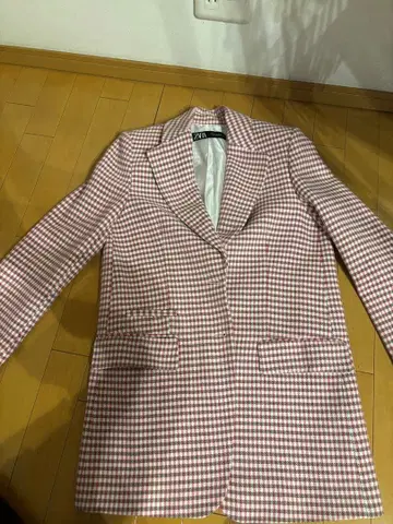 빨간색과 화이트 체크 테일러드 자켓