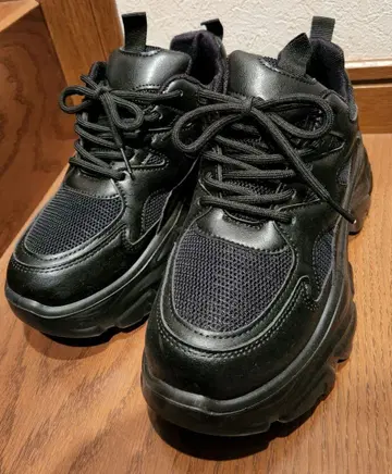 통굽 레이스업 볼륨 스니커즈 LOWRYS FARM 블랙