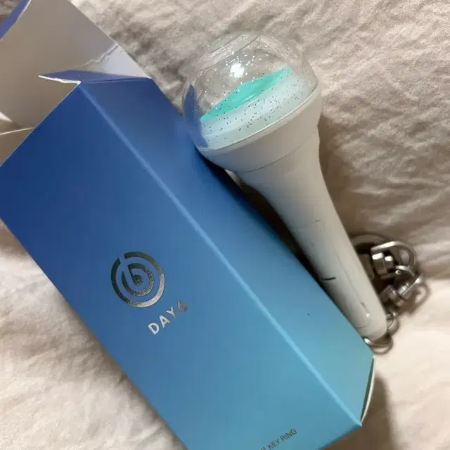 데이식스 마데워치 응원봉 키링