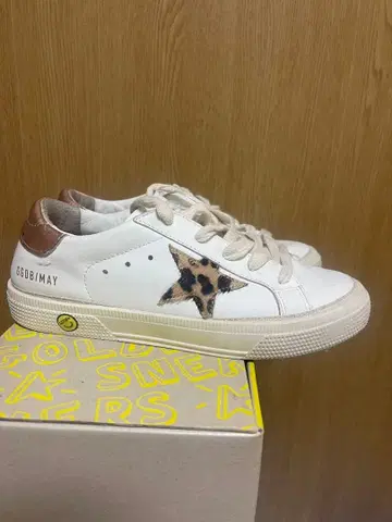 GOLDEN GOOSE 화이트 레오파드 스니커즈 33
