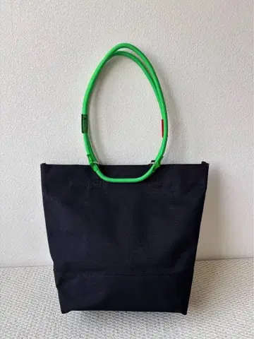 Topologie 블랙 토트백 그린 핸들 포함