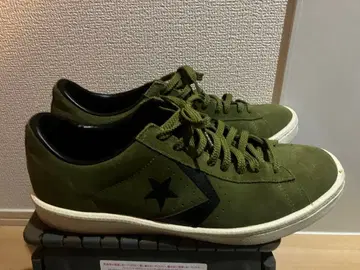 올리브 그린 스웨이드 스니커즈