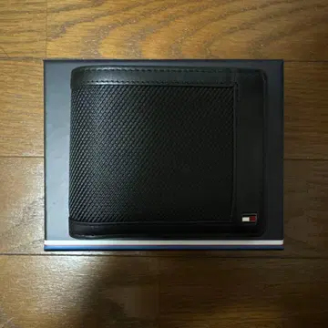 TOMMY HILFIGER 지갑