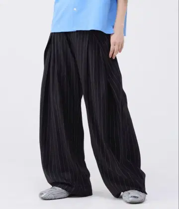 Soerte 3tuck wide balloon trousers L